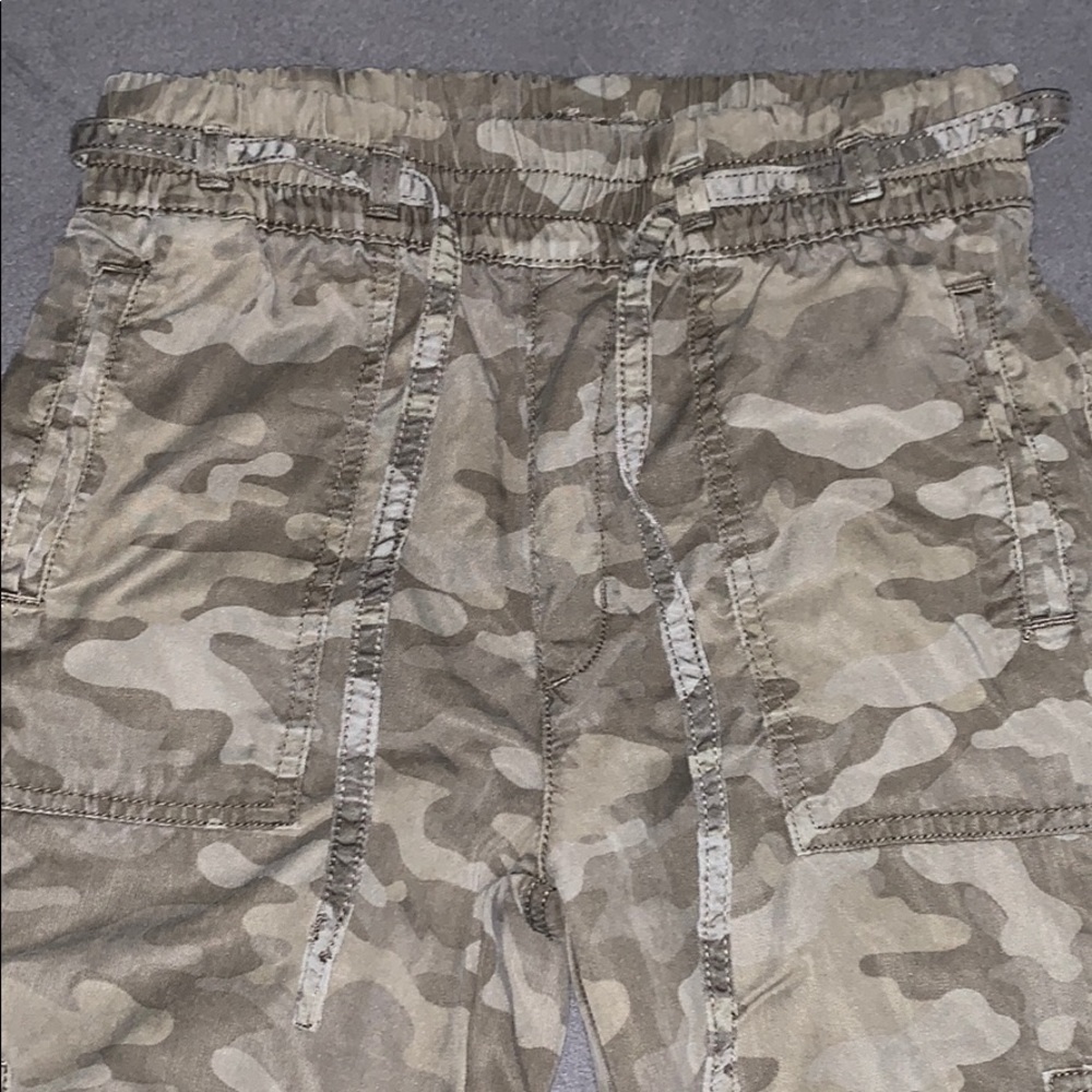 American Eagle camo Joggers